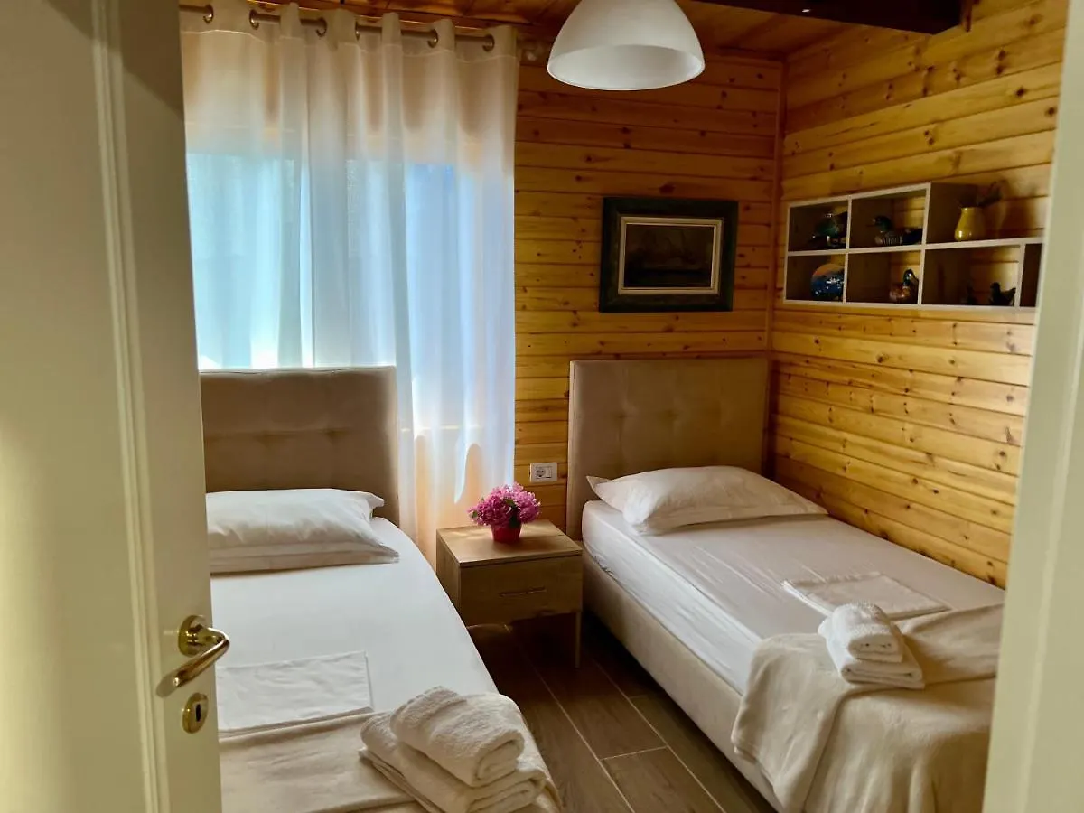 Holiday home Vila Lulebore Velipoje