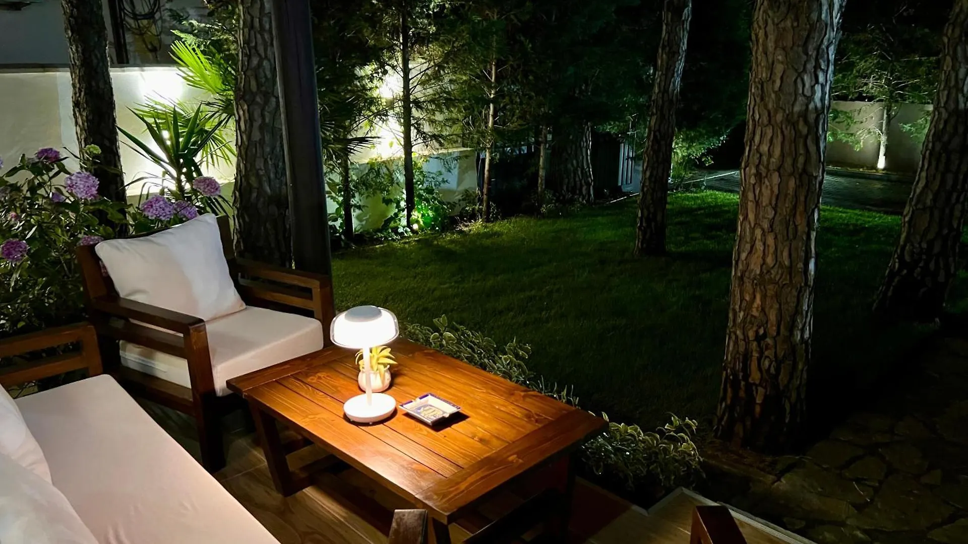 Vila Lulebore Velipoje Albania